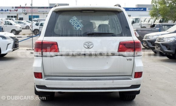 Gura Imported Toyota Land Cruiser White Imodoka i Import - Dubai mu Uganda Gura Imported Toyota Land Cruiser White Imodoka i Import - Dubai mu Uganda