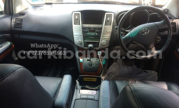 Acheter Occasion Voiture Toyota Harrier Blanc à Kampala, Ouganda Acheter Occasion Voiture Toyota Harrier Blanc à Kampala, Ouganda