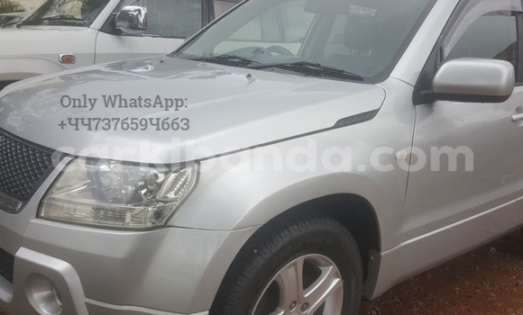 Acheter Occasion Voiture Suzuki Escudo Gris à Kampala, Ouganda Acheter Occasion Voiture Suzuki Escudo Gris à Kampala, Ouganda