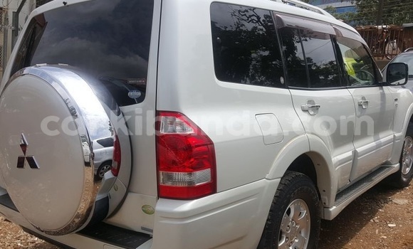 Acheter Occasion Voiture Mitsubishi Pajero Blanc à Kampala, Ouganda Acheter Occasion Voiture Mitsubishi Pajero Blanc à Kampala, Ouganda
