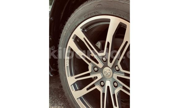 Acheter Import Voiture Toyota Land Cruiser Noir à Import - Dubai, Ouganda Acheter Import Voiture Toyota Land Cruiser Noir à Import - Dubai, Ouganda