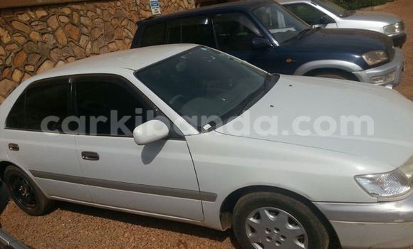 Acheter Occasion Voiture Toyota Premio Noir à Kampala, Ouganda Acheter Occasion Voiture Toyota Premio Noir à Kampala, Ouganda