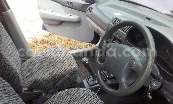 Acheter Occasion Voiture Toyota Premio Noir à Kampala, Ouganda Acheter Occasion Voiture Toyota Premio Noir à Kampala, Ouganda