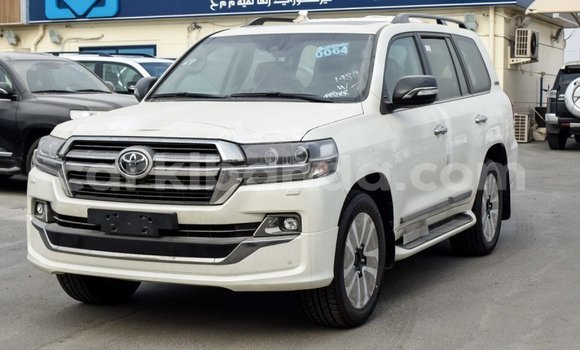 Acheter Import Voiture Toyota Land Cruiser Blanc à Import - Dubai, Ouganda Acheter Import Voiture Toyota Land Cruiser Blanc à Import - Dubai, Ouganda