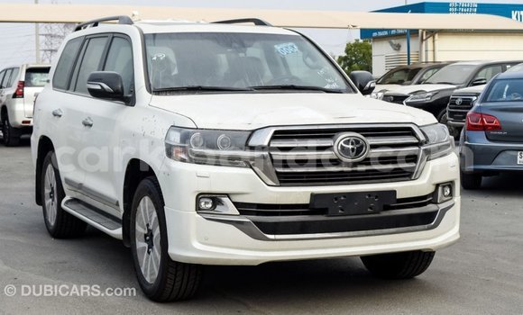 Acheter Import Voiture Toyota Land Cruiser Blanc à Import - Dubai, Ouganda Acheter Import Voiture Toyota Land Cruiser Blanc à Import - Dubai, Ouganda