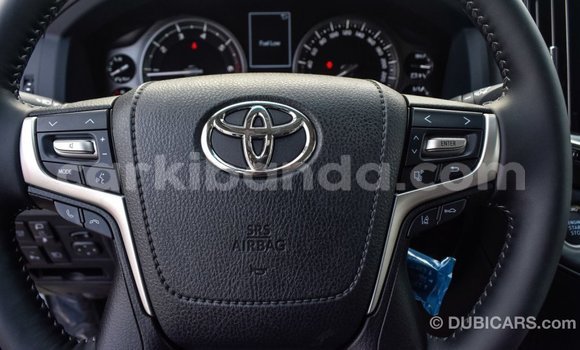 Acheter Import Voiture Toyota Land Cruiser Blanc à Import - Dubai, Ouganda Acheter Import Voiture Toyota Land Cruiser Blanc à Import - Dubai, Ouganda