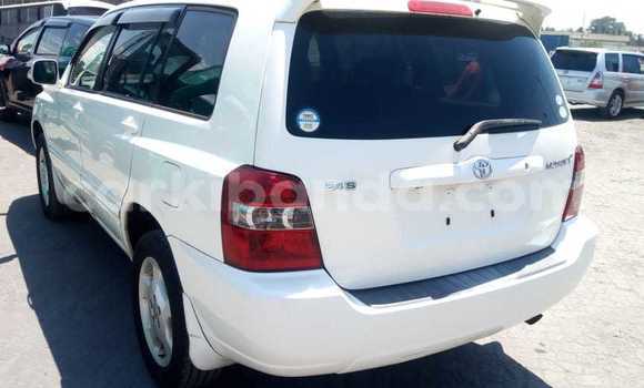 Buy New Toyota Kluger White Car in Kampala in Uganda Buy New Toyota Kluger White Car in Kampala in Uganda