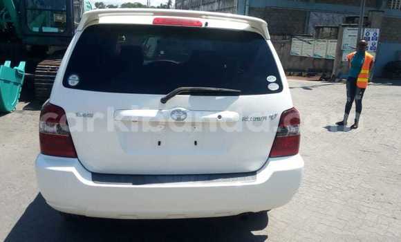 Buy New Toyota Kluger White Car in Kampala in Uganda Buy New Toyota Kluger White Car in Kampala in Uganda