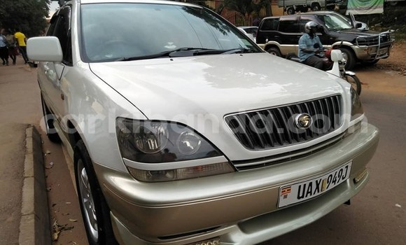 Buy Used Toyota Harrier Beige Car in Kampala in Uganda Buy Used Toyota Harrier Beige Car in Kampala in Uganda