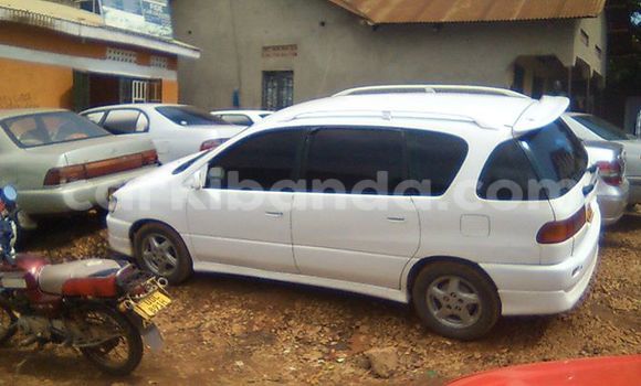 Gura Yakoze Toyota IST Black Imodoka i Kampala mu Uganda Gura Yakoze Toyota IST Black Imodoka i Kampala mu Uganda
