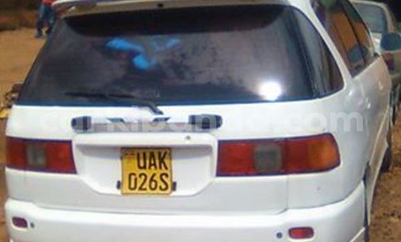 Gura Yakoze Toyota IST Black Imodoka i Kampala mu Uganda Gura Yakoze Toyota IST Black Imodoka i Kampala mu Uganda