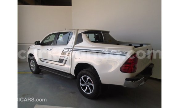 Gura Imported Toyota Hilux White Imodoka i Import - Dubai mu Uganda Gura Imported Toyota Hilux White Imodoka i Import - Dubai mu Uganda