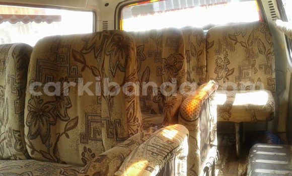 Gura Yakoze Toyota Hilux Black Imodoka i Kampala mu Uganda Gura Yakoze Toyota Hilux Black Imodoka i Kampala mu Uganda