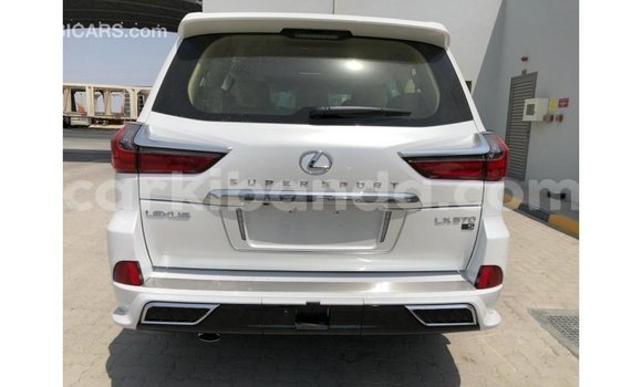 Acheter Import Voiture Lexus LX Blanc à Import - Dubai, Ouganda Acheter Import Voiture Lexus LX Blanc à Import - Dubai, Ouganda