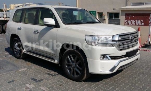 Acheter Import Voiture Toyota Land Cruiser Blanc à Import - Dubai, Ouganda Acheter Import Voiture Toyota Land Cruiser Blanc à Import - Dubai, Ouganda