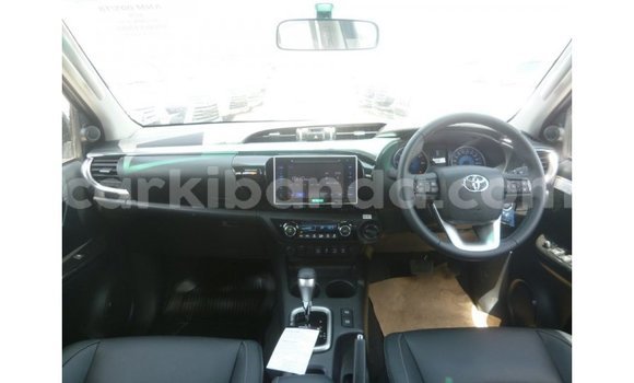 Gura Imported Toyota Hilux Black Imodoka i Import - Dubai mu Uganda Gura Imported Toyota Hilux Black Imodoka i Import - Dubai mu Uganda