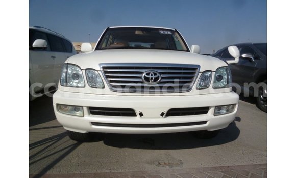 Nunua Imported Toyota Land Cruiser Nyeupe Gari ndani ya Import - Dubai nchini Uganda Nunua Imported Toyota Land Cruiser Nyeupe Gari ndani ya Import - Dubai nchini Uganda