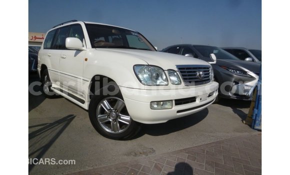 Nunua Imported Toyota Land Cruiser Nyeupe Gari ndani ya Import - Dubai nchini Uganda Nunua Imported Toyota Land Cruiser Nyeupe Gari ndani ya Import - Dubai nchini Uganda