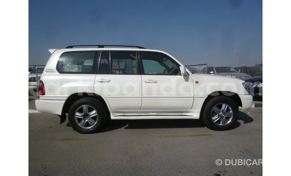 Nunua Imported Toyota Land Cruiser Nyeupe Gari ndani ya Import - Dubai nchini Uganda Nunua Imported Toyota Land Cruiser Nyeupe Gari ndani ya Import - Dubai nchini Uganda