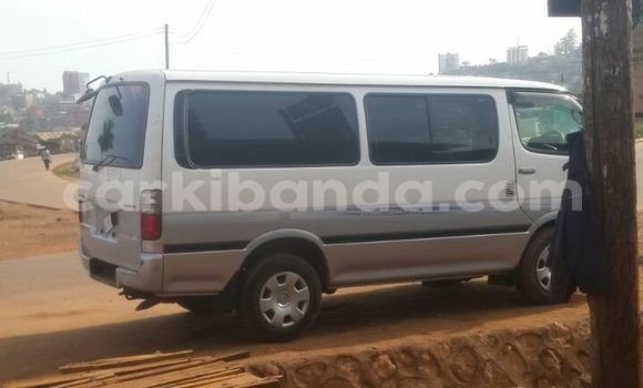 Gura Yakoze Toyota Hilux Black Imodoka i Kampala mu Uganda Gura Yakoze Toyota Hilux Black Imodoka i Kampala mu Uganda