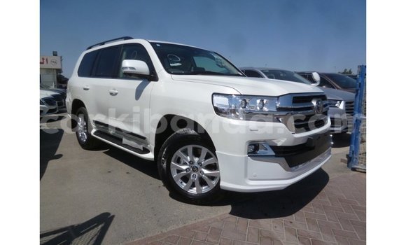 Gura Imported Toyota Land Cruiser White Imodoka i Import - Dubai mu Uganda Gura Imported Toyota Land Cruiser White Imodoka i Import - Dubai mu Uganda