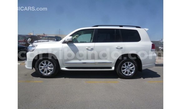 Gura Imported Toyota Land Cruiser White Imodoka i Import - Dubai mu Uganda Gura Imported Toyota Land Cruiser White Imodoka i Import - Dubai mu Uganda