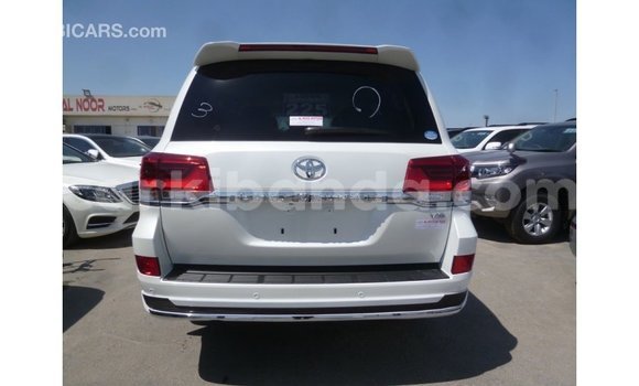 Gura Imported Toyota Land Cruiser White Imodoka i Import - Dubai mu Uganda Gura Imported Toyota Land Cruiser White Imodoka i Import - Dubai mu Uganda