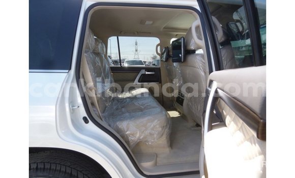Gura Imported Toyota Land Cruiser White Imodoka i Import - Dubai mu Uganda Gura Imported Toyota Land Cruiser White Imodoka i Import - Dubai mu Uganda