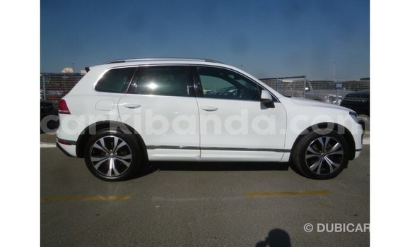 Nunua Imported Volkswagen Touareg Nyeupe Gari ndani ya Import - Dubai nchini Uganda Nunua Imported Volkswagen Touareg Nyeupe Gari ndani ya Import - Dubai nchini Uganda