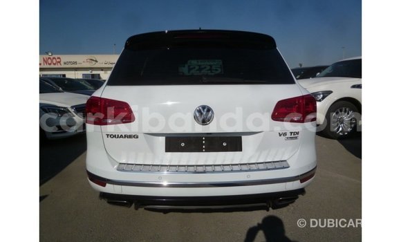 Nunua Imported Volkswagen Touareg Nyeupe Gari ndani ya Import - Dubai nchini Uganda Nunua Imported Volkswagen Touareg Nyeupe Gari ndani ya Import - Dubai nchini Uganda