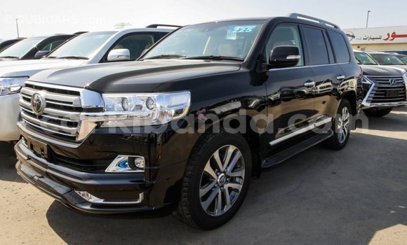 Nunua Imported Toyota Land Cruiser Nyeusi Gari ndani ya Import - Dubai nchini Uganda Nunua Imported Toyota Land Cruiser Nyeusi Gari ndani ya Import - Dubai nchini Uganda