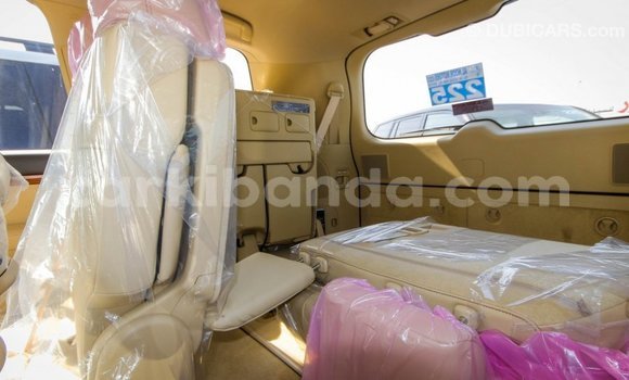 Nunua Imported Toyota Land Cruiser Nyeusi Gari ndani ya Import - Dubai nchini Uganda Nunua Imported Toyota Land Cruiser Nyeusi Gari ndani ya Import - Dubai nchini Uganda