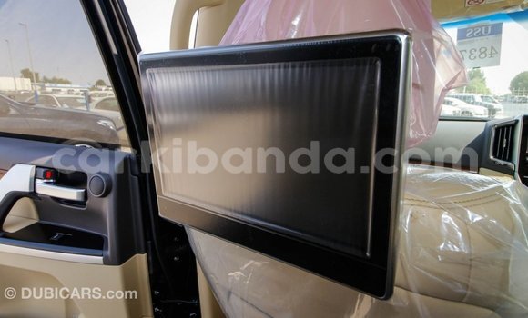 Nunua Imported Toyota Land Cruiser Nyeusi Gari ndani ya Import - Dubai nchini Uganda Nunua Imported Toyota Land Cruiser Nyeusi Gari ndani ya Import - Dubai nchini Uganda