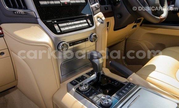 Nunua Imported Toyota Land Cruiser Nyeusi Gari ndani ya Import - Dubai nchini Uganda Nunua Imported Toyota Land Cruiser Nyeusi Gari ndani ya Import - Dubai nchini Uganda