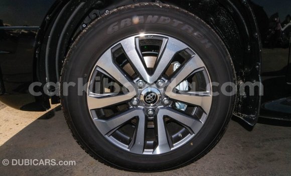 Nunua Imported Toyota Land Cruiser Nyeusi Gari ndani ya Import - Dubai nchini Uganda Nunua Imported Toyota Land Cruiser Nyeusi Gari ndani ya Import - Dubai nchini Uganda