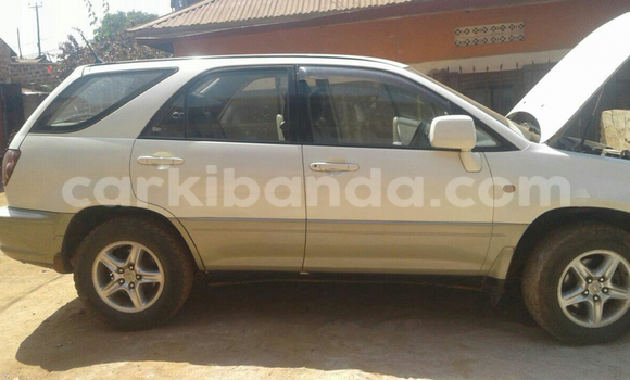 Gura Yakoze Toyota Harrier White Imodoka i Arua mu Uganda Gura Yakoze Toyota Harrier White Imodoka i Arua mu Uganda