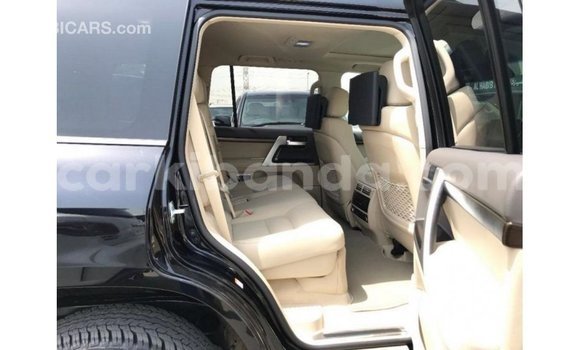 Gura Imported Toyota Land Cruiser Black Imodoka i Import - Dubai mu Uganda Gura Imported Toyota Land Cruiser Black Imodoka i Import - Dubai mu Uganda
