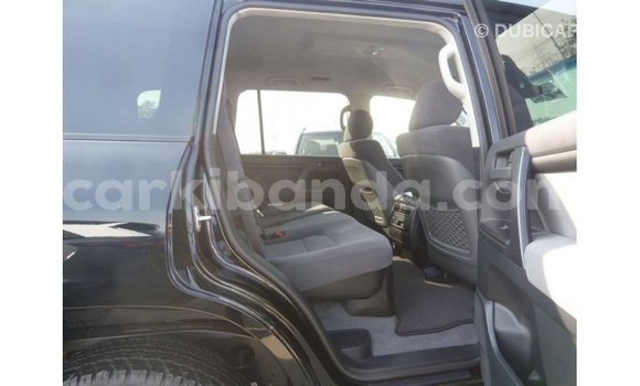Nunua Imported Toyota Land Cruiser Nyeusi Gari ndani ya Import - Dubai nchini Uganda Nunua Imported Toyota Land Cruiser Nyeusi Gari ndani ya Import - Dubai nchini Uganda