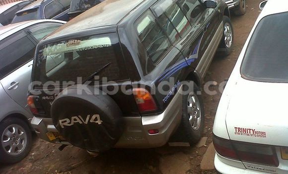 Gura Yakoze Toyota RAV4 Black Imodoka i Kampala mu Uganda Gura Yakoze Toyota RAV4 Black Imodoka i Kampala mu Uganda