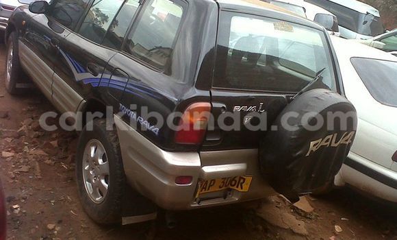 Gura Yakoze Toyota RAV4 Black Imodoka i Kampala mu Uganda Gura Yakoze Toyota RAV4 Black Imodoka i Kampala mu Uganda