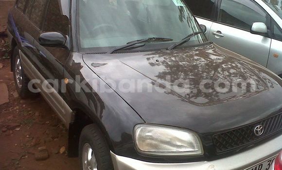 Gura Yakoze Toyota RAV4 Black Imodoka i Kampala mu Uganda Gura Yakoze Toyota RAV4 Black Imodoka i Kampala mu Uganda