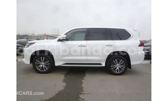 Acheter Import Voiture Lexus LX Blanc à Import - Dubai, Ouganda Acheter Import Voiture Lexus LX Blanc à Import - Dubai, Ouganda