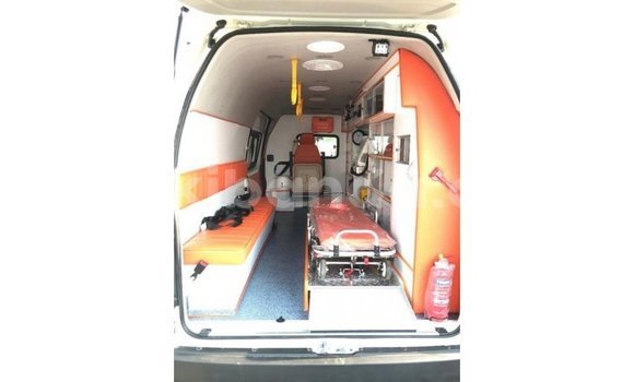 Nunua Imported Toyota Hiace Nyeupe Gari ndani ya Import - Dubai nchini Uganda Nunua Imported Toyota Hiace Nyeupe Gari ndani ya Import - Dubai nchini Uganda