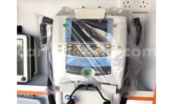 Nunua Imported Toyota Hiace Nyeupe Gari ndani ya Import - Dubai nchini Uganda Nunua Imported Toyota Hiace Nyeupe Gari ndani ya Import - Dubai nchini Uganda