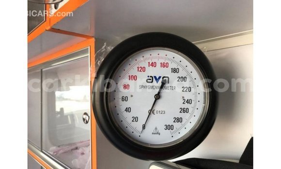 Nunua Imported Toyota Hiace Nyeupe Gari ndani ya Import - Dubai nchini Uganda Nunua Imported Toyota Hiace Nyeupe Gari ndani ya Import - Dubai nchini Uganda