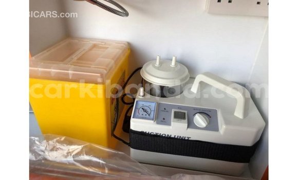 Nunua Imported Toyota Hiace Nyeupe Gari ndani ya Import - Dubai nchini Uganda Nunua Imported Toyota Hiace Nyeupe Gari ndani ya Import - Dubai nchini Uganda