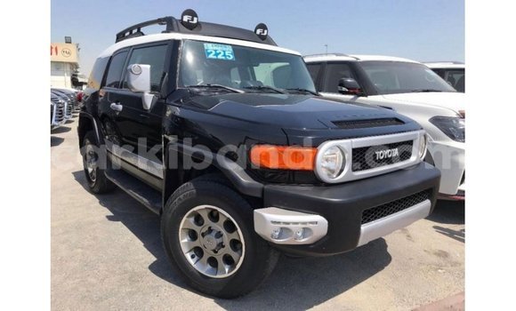 Nunua Imported Toyota FJ Cruiser Nyeusi Gari ndani ya Import - Dubai nchini Uganda Nunua Imported Toyota FJ Cruiser Nyeusi Gari ndani ya Import - Dubai nchini Uganda