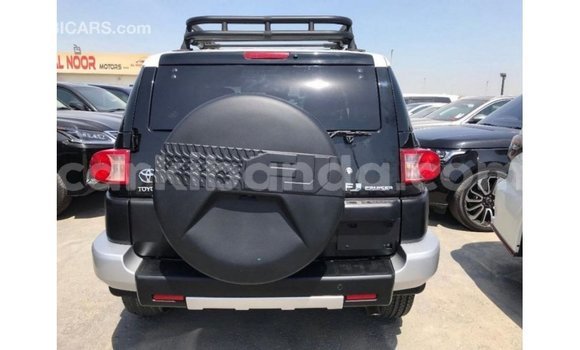 Nunua Imported Toyota FJ Cruiser Nyeusi Gari ndani ya Import - Dubai nchini Uganda Nunua Imported Toyota FJ Cruiser Nyeusi Gari ndani ya Import - Dubai nchini Uganda