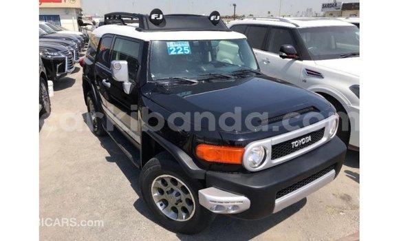 Nunua Imported Toyota FJ Cruiser Nyeusi Gari ndani ya Import - Dubai nchini Uganda Nunua Imported Toyota FJ Cruiser Nyeusi Gari ndani ya Import - Dubai nchini Uganda