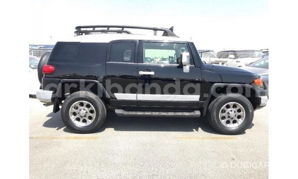 Nunua Imported Toyota FJ Cruiser Nyeusi Gari ndani ya Import - Dubai nchini Uganda Nunua Imported Toyota FJ Cruiser Nyeusi Gari ndani ya Import - Dubai nchini Uganda